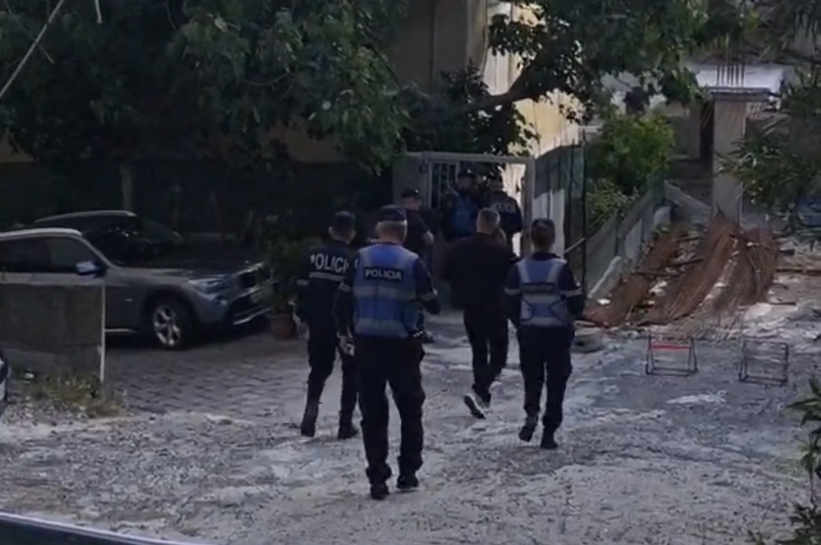 Kanosje me armë në Durrës, policia shoqëron autorin e dyshuar