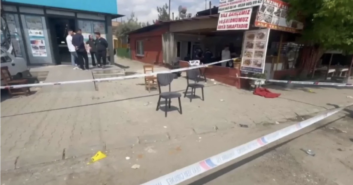Tragjedi në Turqi, 17-vjeçari hyn në restorant dhe vret 4 persona, plagosen 8 të tjerë