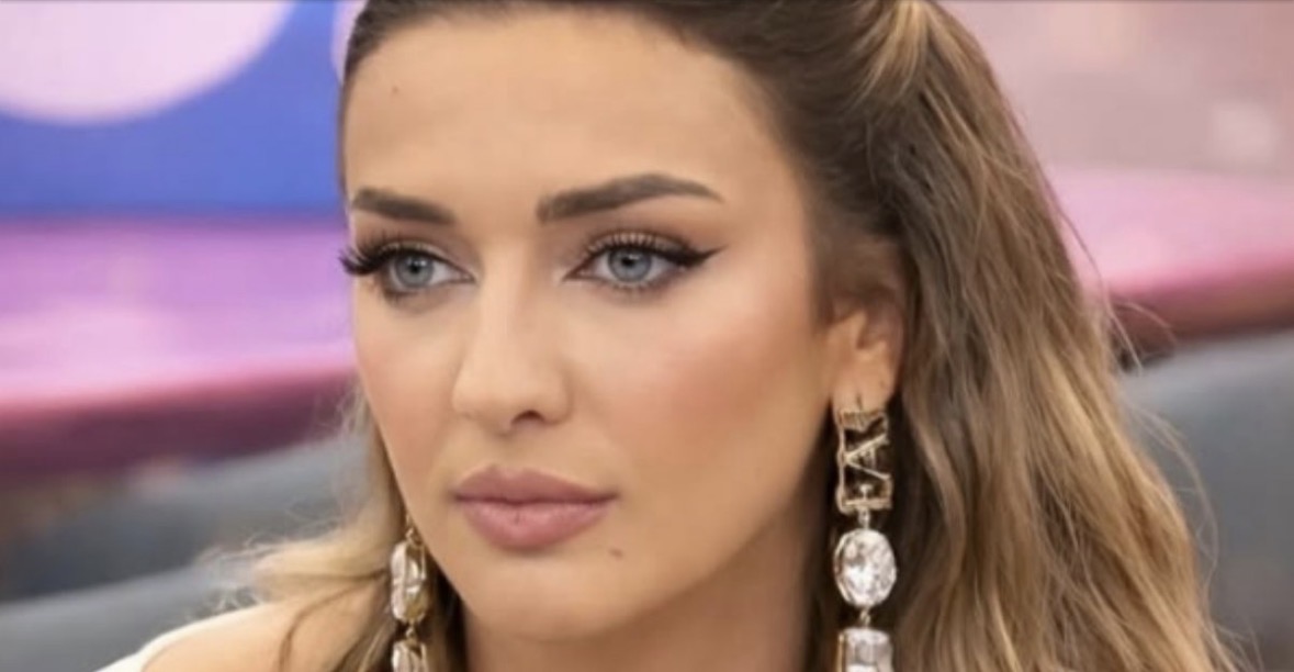 “‘Së shpejti bashkëpunimi me… Juela Nikolli zbulon hapat e radhës në muzikë: ‘Dua të fokusohem te këngët me energji pozitive’” 