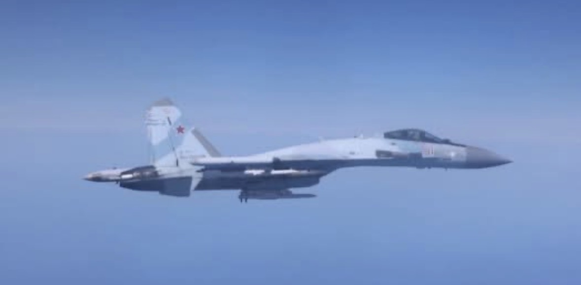Momenti kur dy avionë rusë interceptojnë në mënyrë të rrezikshme një aeroplan mbikëqyrës të RAF mbi Detin e Zi