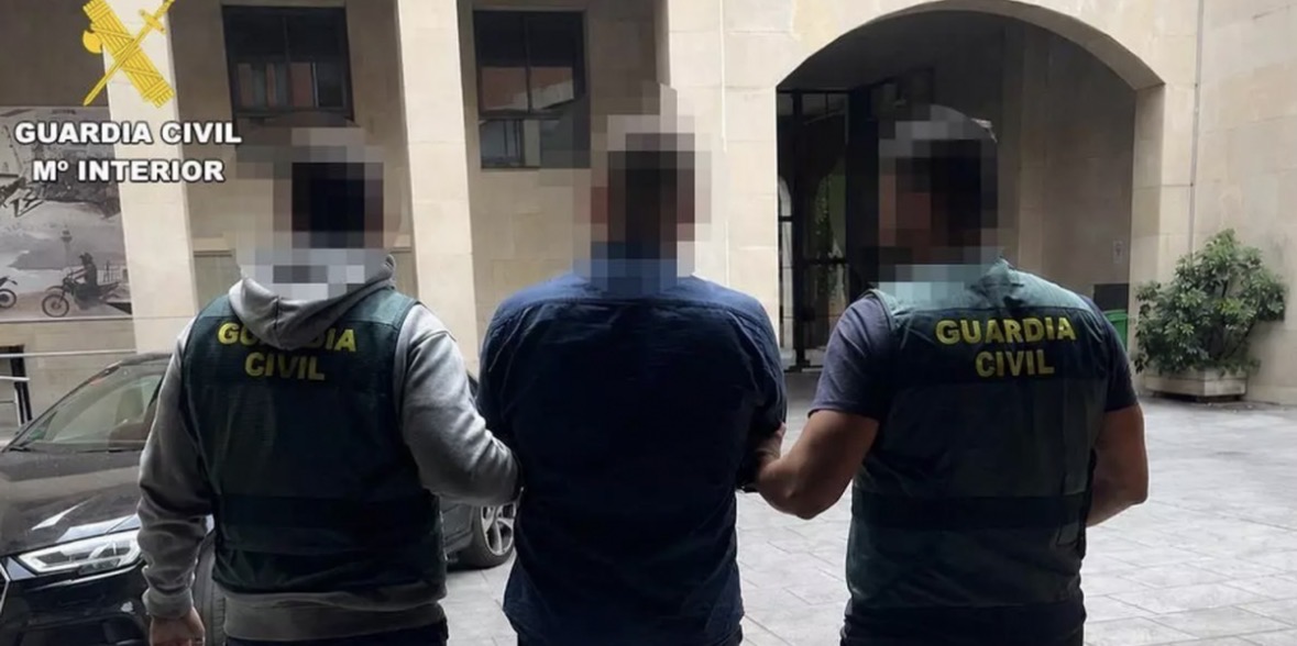 “Me fishek në gojë”/ Kapet shqiptari i rrezikshëm në mes të Barcelonës, kërkohej nga … 