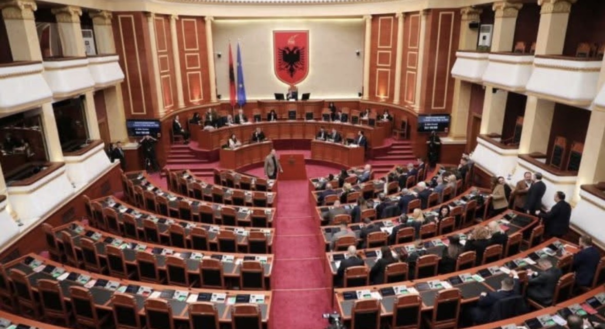 Kuvendi finalizon draftin e ndryshimeve në Rregullore, gjejnë dakordësi PS dhe PD