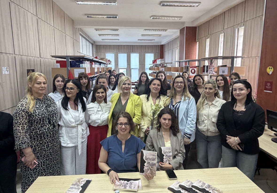 Autorja Armenida Qyqja prezanton në FE vëllimin me poezi “Hieroglifet e mallit”