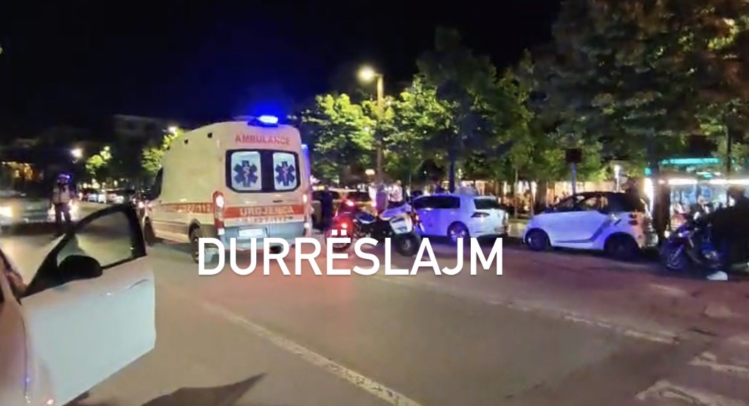Aksident në Durrës, makina përplas motomjetin (Video)