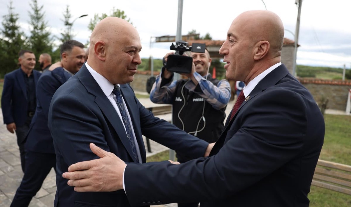 Ardian Gjini merr drejtimin e AAK, ka dhe një mesazh për liderin historik Ramush Haradinaj