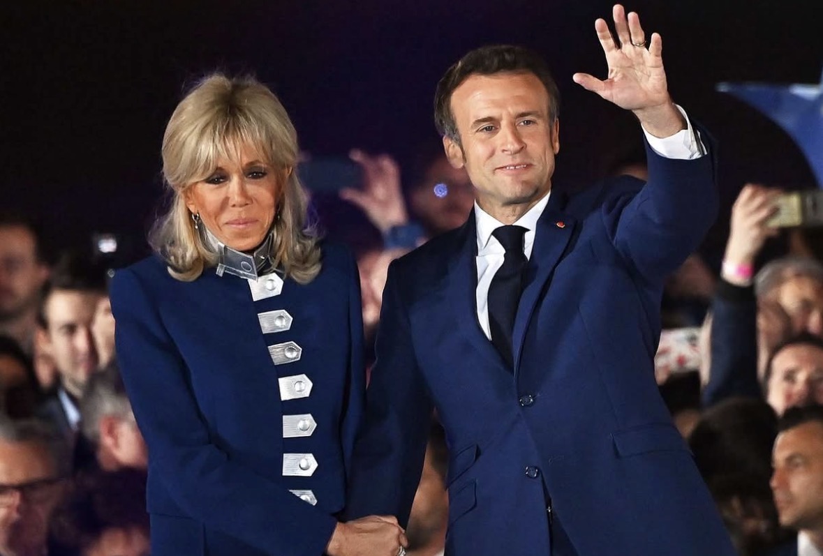 Libri i ri hap debat të ri në Francë: Brigitte kontrollon çdo vajzë që punësohet në Pallatin Elysee nga “frika” se mos e tradhëton Macron