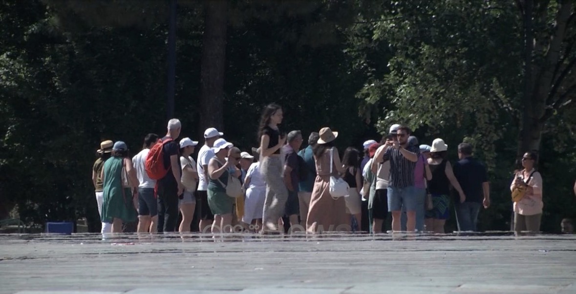 Turizmi ‘thyen’ rekorde në Shqipëri/ 2.6 milionë vizitorë të huaj në 4 muajt e parë të vitit