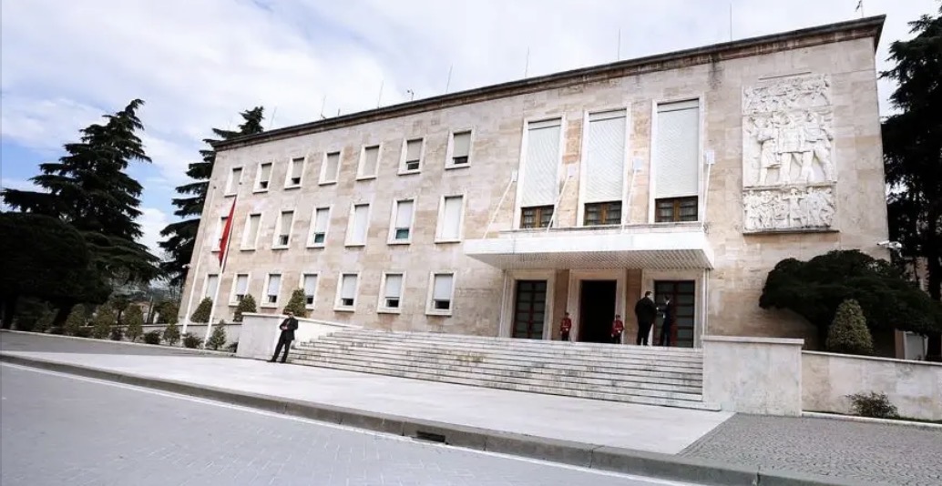 Faturat nuk paguhen në kohë, borxhet e qeverisë dhe bashkive rriten 1.1 mld lekë
