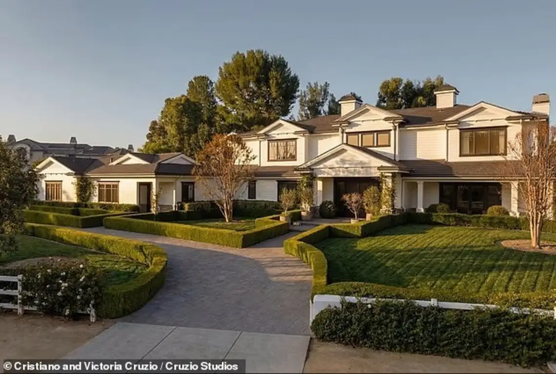 Kylie Jenner ul çmimin e vilës luksoze në Hidden Hills vetëm një muaj pas listimit