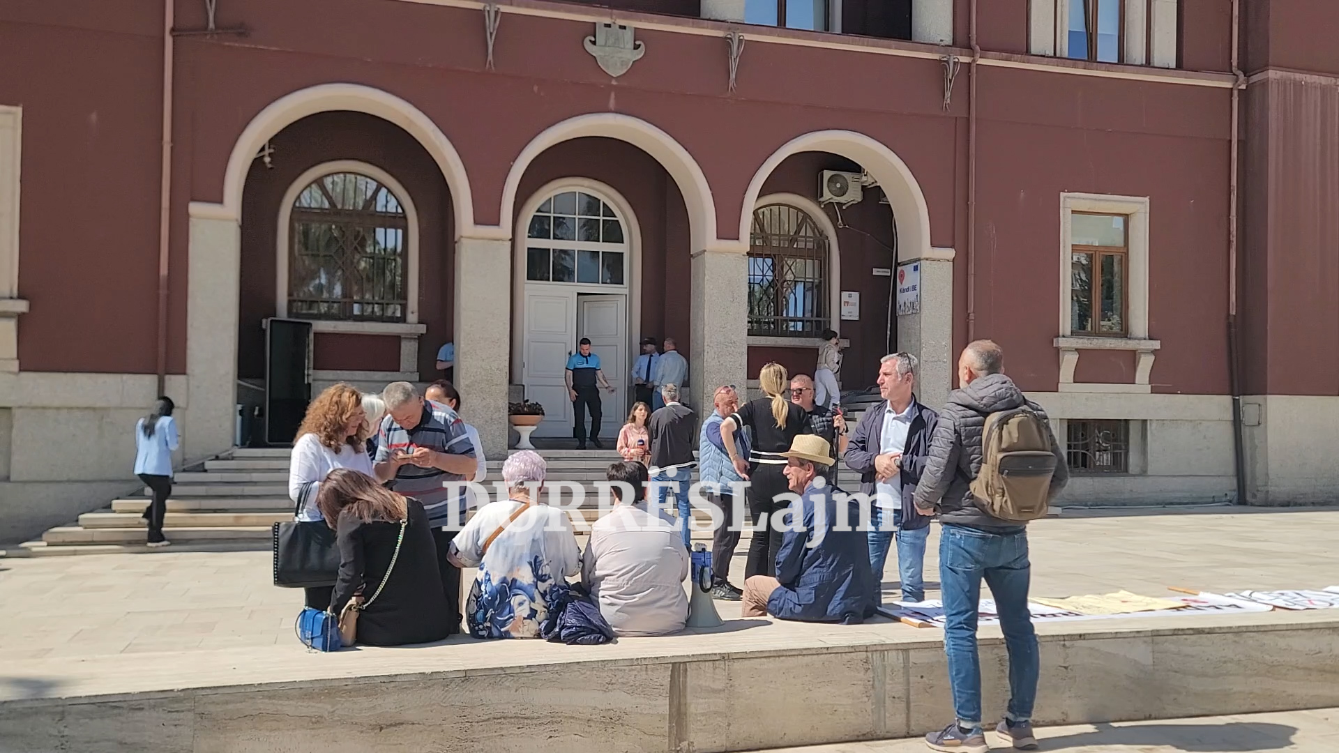 Takim në bashkinë e Durrësit për projektin TID, Koja: Po nuk erdhën me letra, banorët nuk e bëjnë gjumin rehat! (VIDEO)