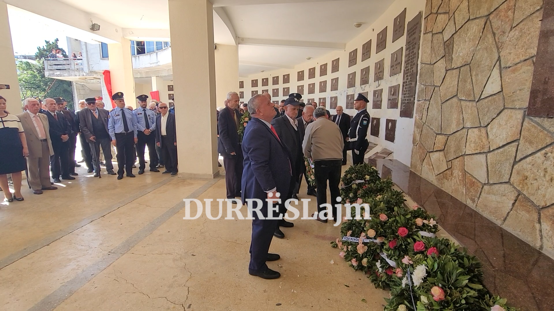 Përkujtohet 5 Maji në Durrës, homazhe në Mauzoleumin e Dëshmorëve (VIDEO)