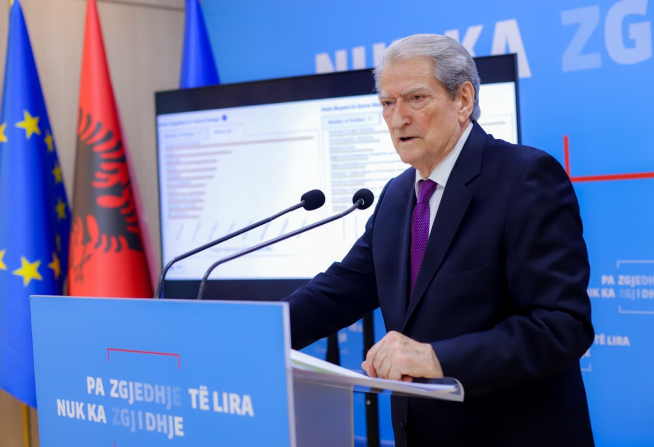 Berisha: U shkel MSA, asnjë kompani ndërkombëtare s’u lejua të fitojë qoftë edhe një tender! Të gjitha rrugët e ndërtuara nga klientela e Ballukut janë shembur
