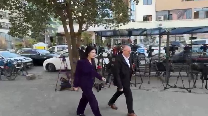 Gjykata e Lartë lehtësoi masën e sigurisë, ish-drejtoresha e AKSHI-t, Mirlinda Karçanaj paraqitet në SPAK