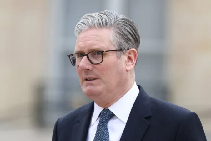 Starmer paralajmëron: Ekonomia nuk kthehet në normalitet, edhe pas rihapjes së Ngushticës së Hormuzit