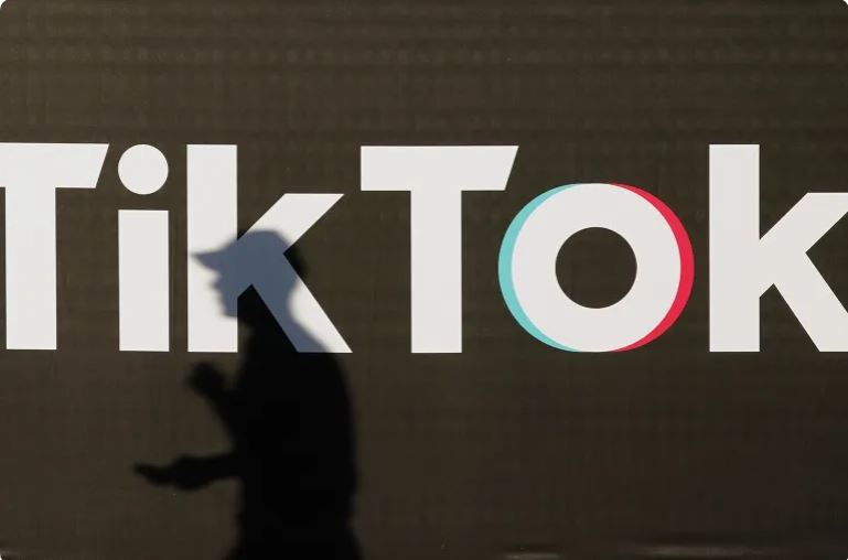 Malajzia kërkesë TikTok-ut: Hiq përmbajtjet fyese ndaj Mbretit