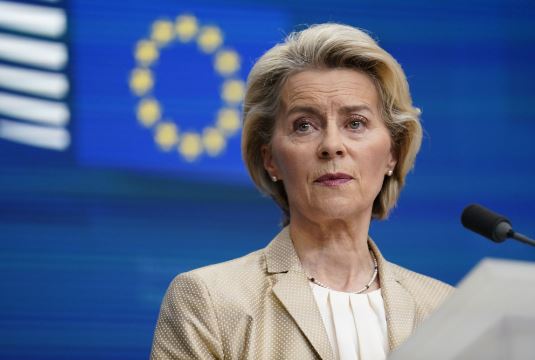 Von der Leyen: Mbështetje për përparimin në marrëveshjen SHBA–Iran, thirrje për zgjidhje diplomatike