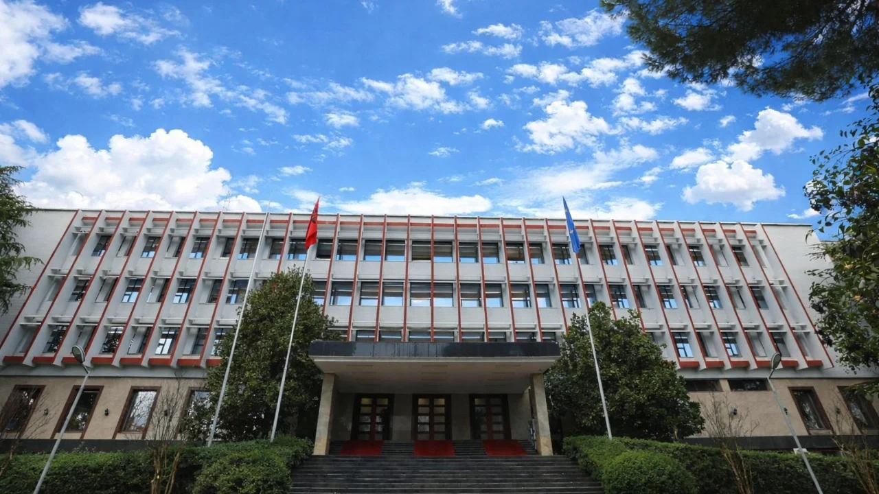 Dronët rusë shkatërruan apartamentet në Rumani, Ministria e Jashtme shqiptare dënon sulmin: Plagosi civilë, përfshirë një të mitur