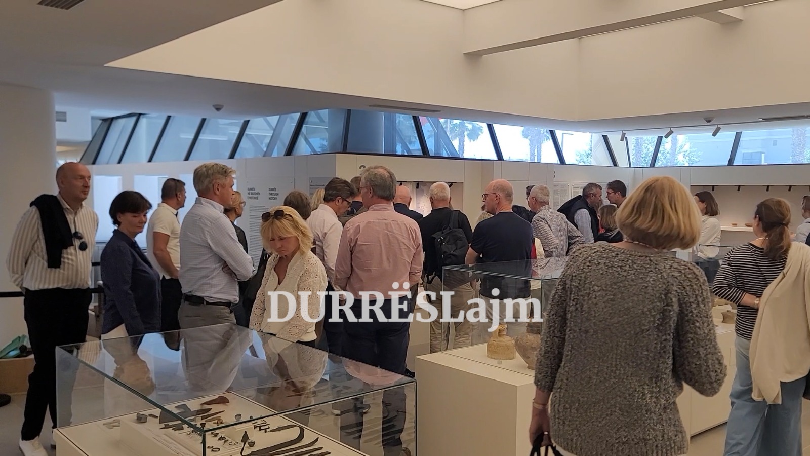 50 sipërmarrës gjermanë vizitojnë Muzeun Arkeologjik të Durrësit (VIDEO)