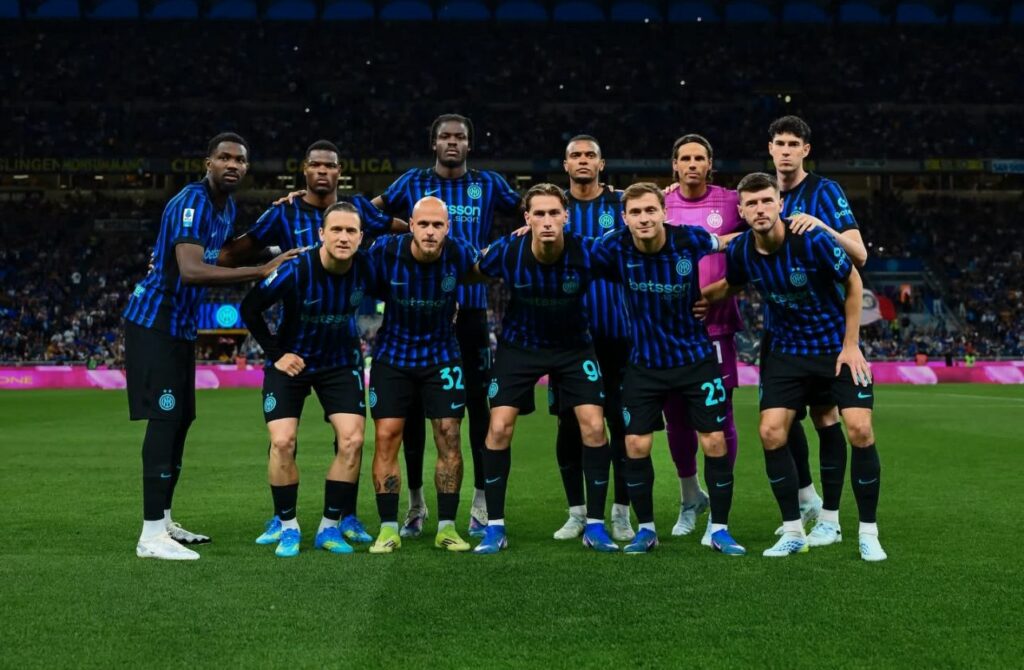 Interi fiton zyrtarisht titullin kampion në Itali, festë zikaltër në Milano