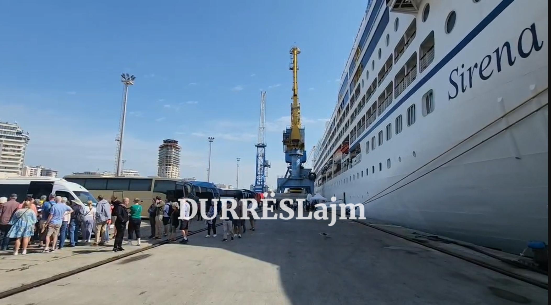 646 turistë mbërrijnë në Durrës me kroçierën “SIRENA” (VIDEO)