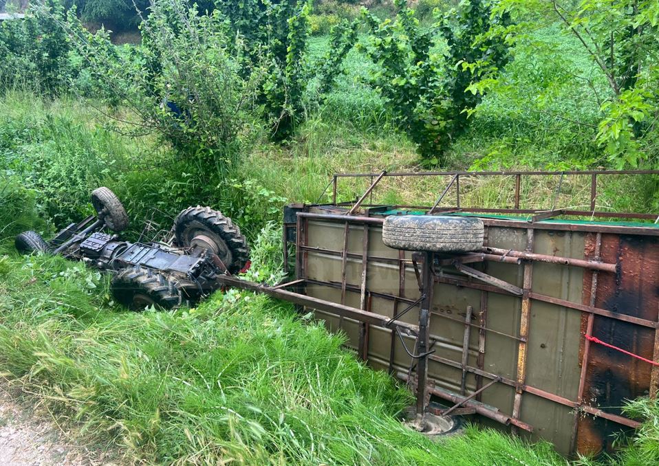 Del nga rruga dhe përmbyset me zetor, humb jetën drejtuesi në Lushnje
