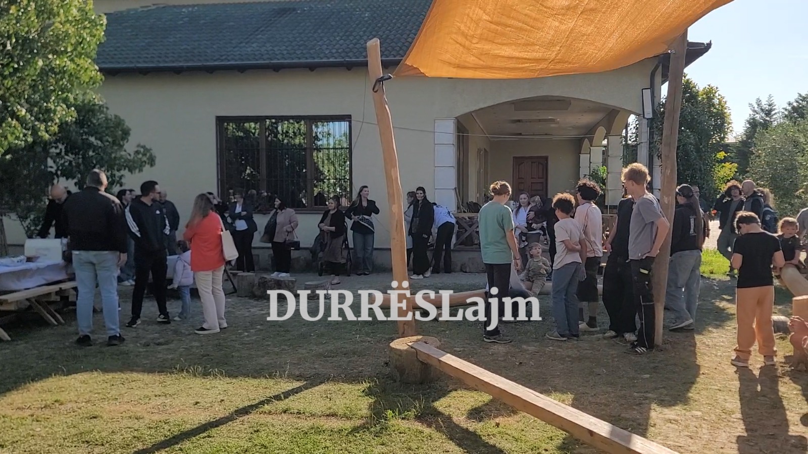 Durrës, një kënd lojërash që bëri bashkë 20 vullnetarë nga 3 vende të ndryshme (VIDEO)