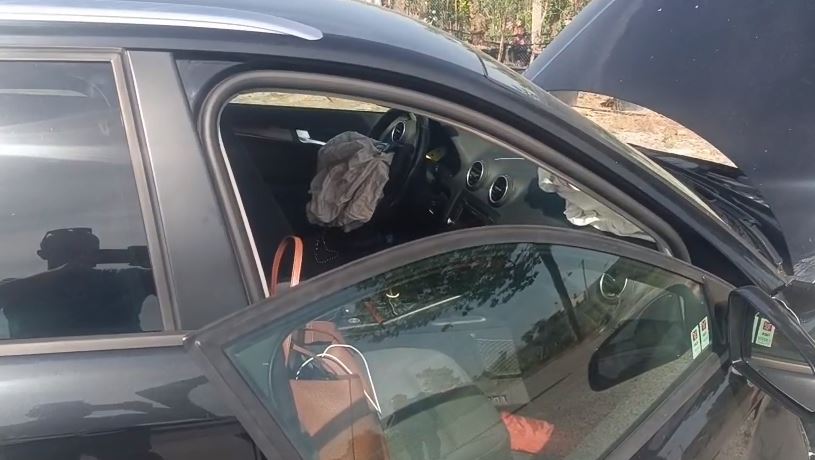 “Audi” del nga rruga dhe përplaset me pemën! Plagoset pasagjerja, shoferja humbi kontrollin, ja si paraqitet gjendja në spital