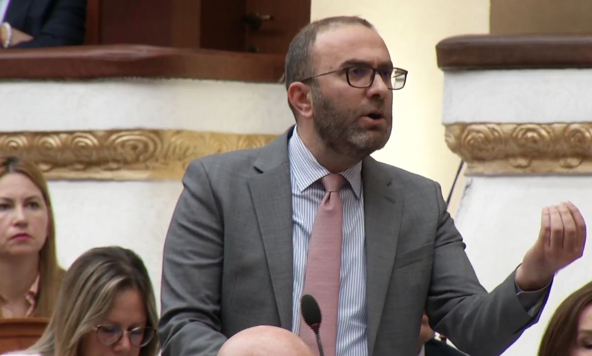 Bardhi-Peleshit: Kryeministri karton ka ardhur vetëm 2 herë në Kuvend, për të mbrojtur Ballukun dhe për Taulantin!