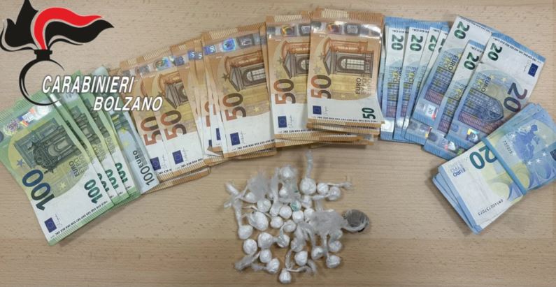 I përfshirë në rrjetin e trafikut në Itali, arrestohet i riu shqiptar! I gjenden kokainë, hashash dhe…