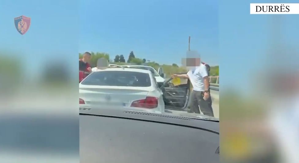 Goditet grupi që shiste drogë pranë shkollave dhe ambientet e të rinjve në Shijak e Manzë, 17 të arrestuar (VIDEO)