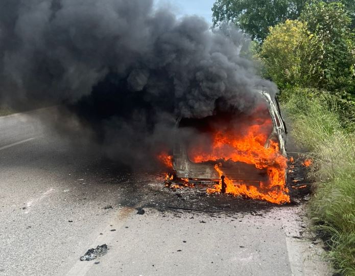 Shkrumbohet automjeti, shpëtojnë pa lëndime tre persona