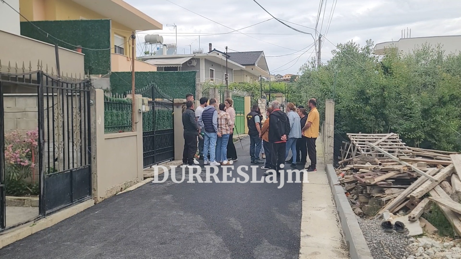 Durrës, konflikte të vazhdueshme me një familje, qytetarët i tremben ndonjë tragjedie (VIDEO)