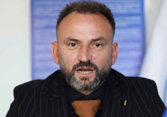 Durrës/ Edlir Tetova prezantohet si trajneri i ri i Teutës