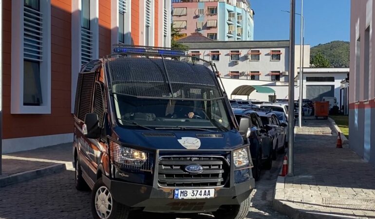 Detaje nga operacioni anti-drogë në Elbasan, arrestohet 10 persona, tetë të tjerë në kërkim