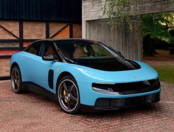 Ferrari prezanton makinën e parë elektrike, por merr shumë kritika