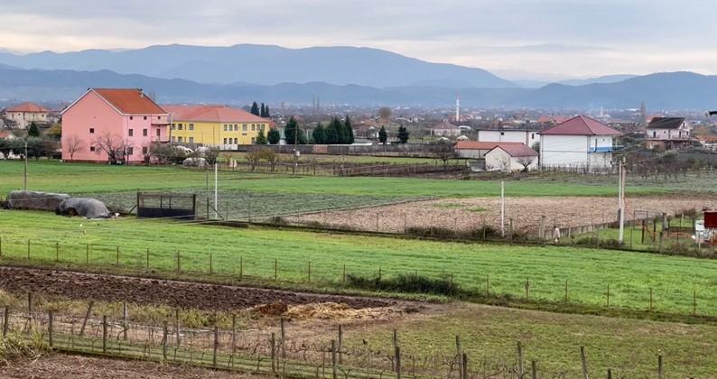 Projektligji: Të huajt mund të blejnë tokë bujqësore në Shqipëri 7 vite pasi të anëtarësohemi në BE