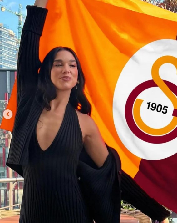 Galatasaray i bën ofertë Dua Lipës, 2 milionë euro për 4 këngë për festën e titullit