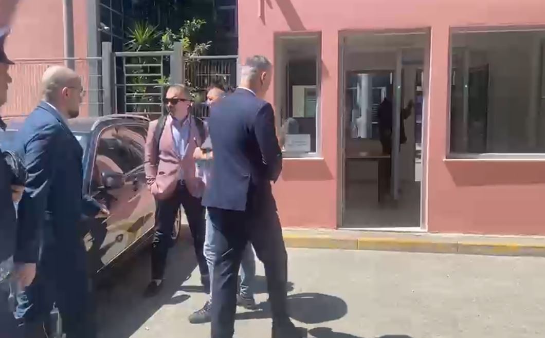 Të akuzuar për tenderin e tunelit të Llogarasë, Gentian Gjyli dhe Erlad Elezi paraqiten në GJKKO
