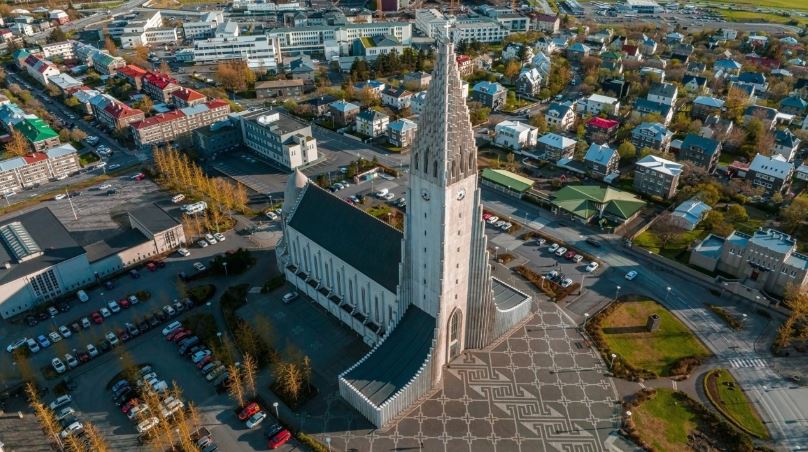 Islanda tejkalon Zvicrën dhe bëhet vendi më i shtrenjtë në botë!