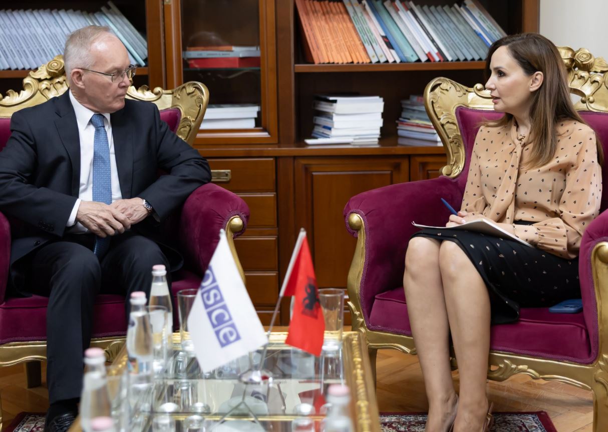 Sulmet ndaj gazetarëve dhe pavarësia editoriale, Tabaku takim me OSBE: Liria e medias nuk mbrohet me ligje në letër, por me garanci reale