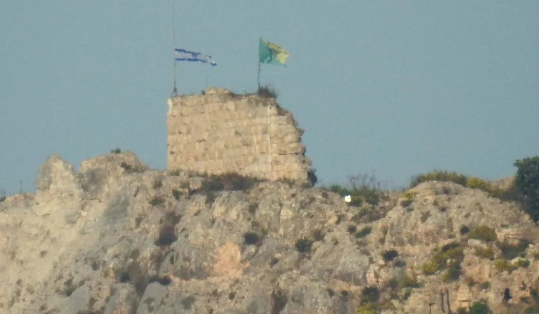 IDF pushton kështjellën mesjetare Beaufort në Liban dhe ngre flamurin izraelit! Urdhërohet popullsia që të evakuohet