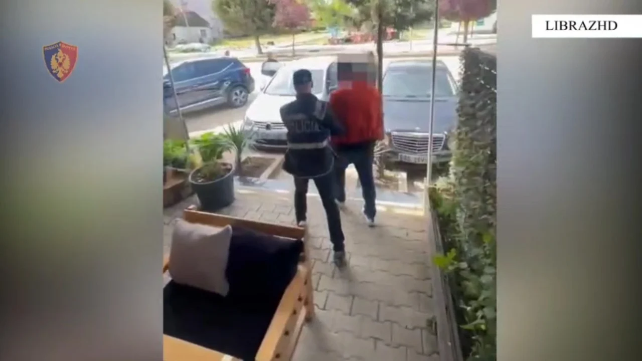 Lokalin e ktheu në bazë për shitjen e drogës, arrestohet 32-vjeçari. Sekuestrohet kokainë dhe shuma parash