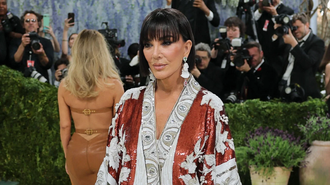 Kris Jenner shkëlqen në Met Gala pas ndërhyrjes 100 mijë dollarëshe të fytyrës (VIDEO)