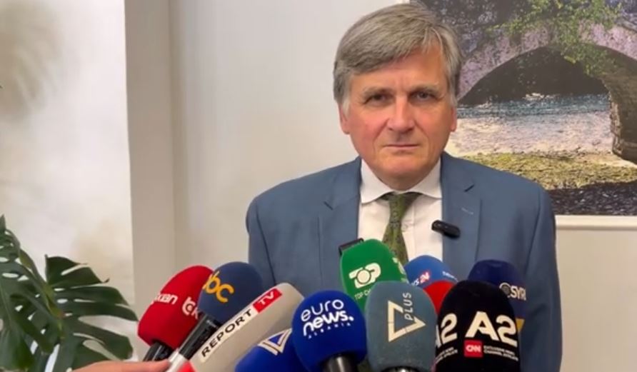 “U humb kohë me Zgjedhoren dhe Territorialen, por tani…”- Ambasadori i OSBE, Tarran: Ulja e numrit të deputetëve në Kuvend? Problem shqiptar, vendoseni vetë