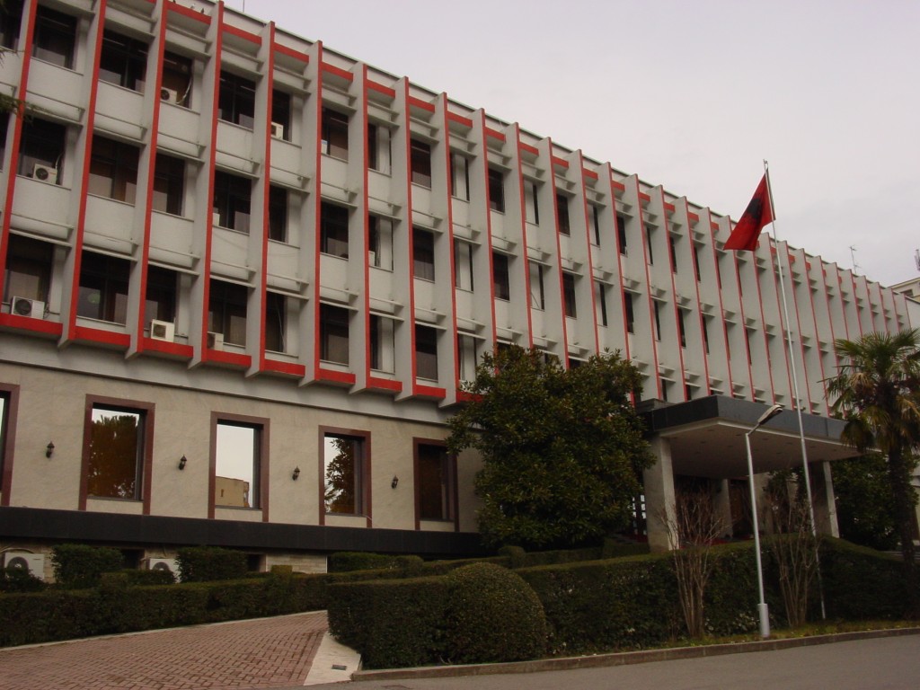 Mbajtja e studentëve shqiptarë nga policia maqedonase, Ministria e Jashtme i përgjigjet Bardhit: Kemi qenë në kontakt, Sekretari i Përgjithshëm i ka takuar personalisht