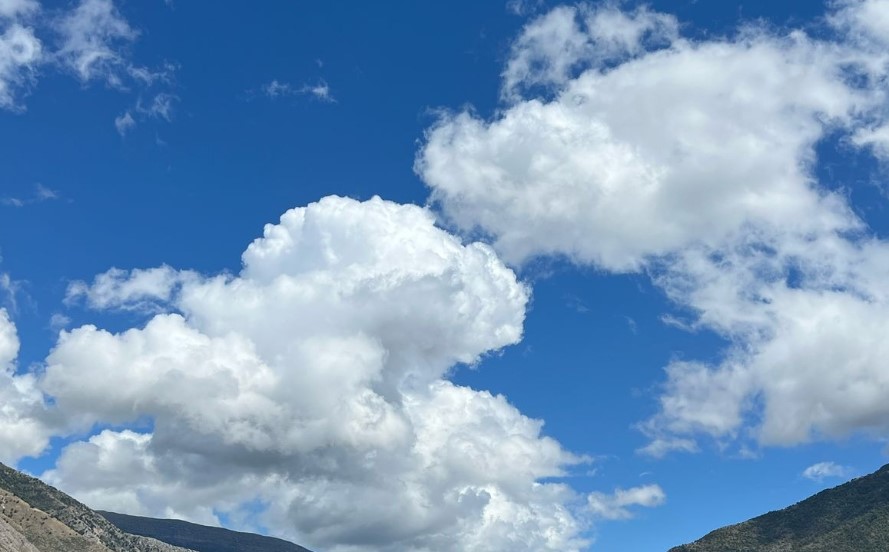 Temperatura deri në 31 gradë, njihuni me parashikimin e motit për sot