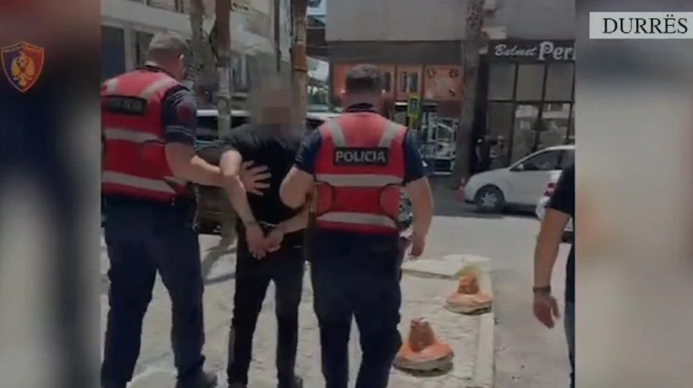Dy operacione në 24 orë/ Policia kap në Durrës shijaksin me 6 emra në kërkim nga Italia. Kapet dhe një në Kavajë (VIDEO)