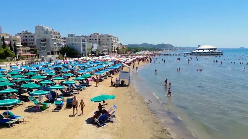 Qeveria shtyn afatin për stacionet e plazhit