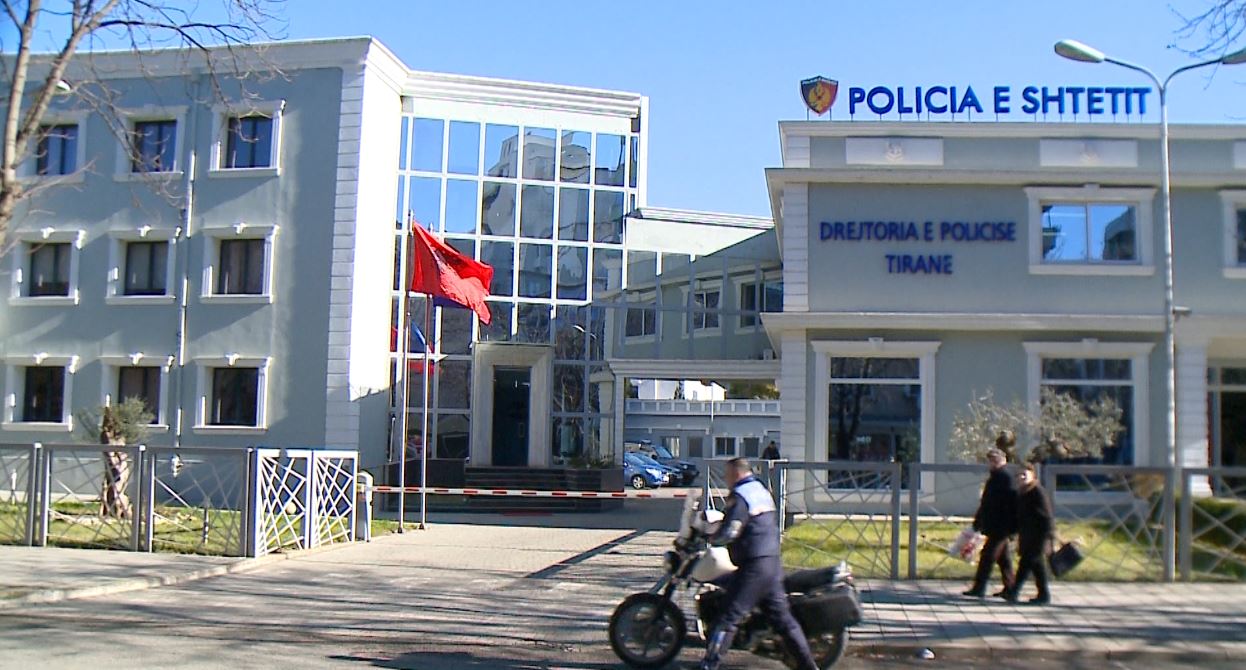 Shantazhuan 38-vjeçaren me foto e video intime, arrestohet minoreni, në kërkim bashkëpunëtori i tij