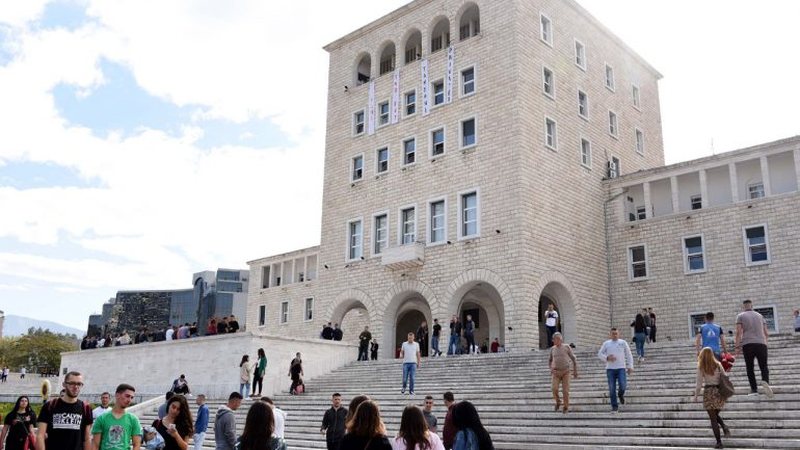 INSTAT: Studentët në ciklin bachelor ranë me 11%